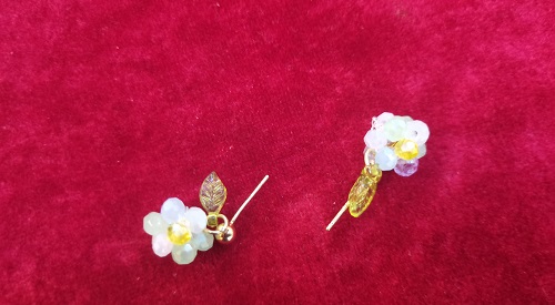 10月13日，在家做兼職的正規(guī)平臺(tái)，做手工傳承官，居家手工好副業(yè)，與手工之家合作，大家目標(biāo)一致，圖為串珠米珠繡純手工產(chǎn)品剪影