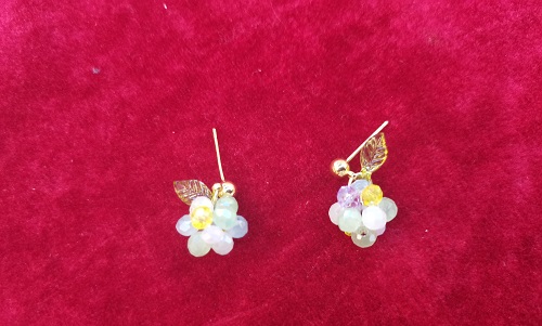 10月13日，在家做兼職的正規(guī)平臺(tái)，做手工傳承官，居家手工好副業(yè)，與手工之家合作，大家目標(biāo)一致，圖為串珠米珠繡純手工產(chǎn)品剪影