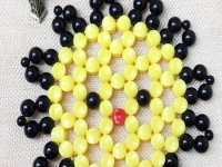 5月22日，找附近手工活拿回家做，手工外發(fā)加工網(wǎng)，想做珠繡串珠手工掙錢，該怎么與手工之家合作？圖為勵(lì)志珠珠繡串珠手工產(chǎn)品剪影