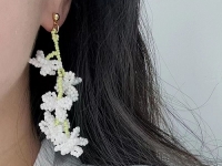 7月16日，手工活外發(fā)一手貨源，開飾品加工廠，居家靈活就業(yè)創(chuàng)業(yè)好選擇，與手工之家合作，遠(yuǎn)近不是問題，圖為串珠米珠繡手工產(chǎn)品剪影