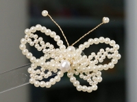 12月6日，在家兼職手工活，靈活就業(yè)創(chuàng)業(yè)手工副業(yè)，開飾品加工廠，與手工之家合作，安心在家通過純手工掙錢，圖為串珠米珠繡手工產(chǎn)品剪影