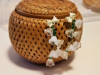 2月1日，手工活外發(fā)一手貨源，開飾品加工廠，在家兼職手工活掙錢，手工之家始終與合作人員一起努力，圖為串珠米珠繡手工產(chǎn)品剪影