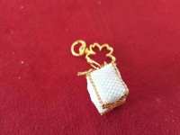 2月24日，手工活外發(fā)一手貨源，拿回家做的手工副業(yè)，在家開(kāi)飾品加工廠掙錢，可以到手工之家實(shí)地考察合作嗎？圖為串珠米珠繡手工產(chǎn)品剪影