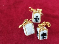 4月29日，可在家做的兼職手工活，想接正規(guī)廠家手工項(xiàng)目,開(kāi)飾品加工廠，在手工之家，多總結(jié)、認(rèn)真做、多掙錢，圖為飾品類串珠純手工產(chǎn)品剪影