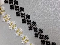 7月12日，在家做的手工活正規(guī)平臺，在家可以做的兼職工作，居家靈活就業(yè)好副業(yè)，開手工加工廠，手工之家純手工加工銷售讓合作人員收入很好，圖為串珠米珠繡手工產(chǎn)品剪影