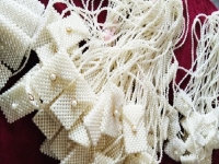 8月14日，在家里就能賺錢的工作，正規(guī)手工靈活就業(yè)，做手工傳承官，良好的服務(wù)讓手工之家和純手工成為大家的選擇，圖為串珠米珠繡純手工產(chǎn)品剪影
