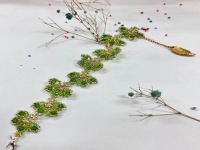 9月7日，手工活拿回家做在哪里找，靈活就業(yè)創(chuàng)業(yè)，做手工傳承官，在手工之家，了解清楚是合作的基礎(chǔ)，圖為串珠米珠繡純手工產(chǎn)品剪影