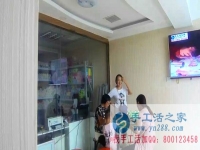全國(guó)哪里有沒(méi)有外發(fā)手工兼職的，活手工活之家代理商正在認(rèn)真做手工活：