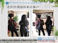 內(nèi)蒙古赤峰馬女士把交保險(xiǎn)錢用來預(yù)約手工活村代理，花錢不如賺錢好