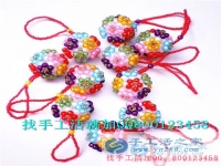 城里的人鄉(xiāng)下的人，都愛串珠繡 業(yè)余兼職手工活賺錢增收，在家賺錢的手工活