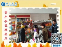 11月7日，正規(guī)手工活外發(fā)加工，正規(guī)供料的手工活，是指這里沒有押金的手工活，手工之家接待考察加工客戶剪影