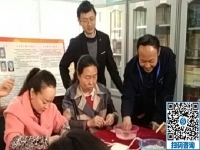 走進(jìn)社區(qū)，讓珠繡手工成為大家脫貧致富的一件法寶！----記手工之家走進(jìn)社區(qū)培訓(xùn)串珠手工活動(dòng)