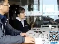 手工活加工每周五及時結(jié)算加工費，一家三口實地考察了解