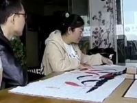 丈夫陪妻子考察手工之家，愛她就支持她自己喜歡的事業(yè)