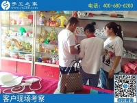 8月19日，能掙錢的手工活是珠繡負(fù)責(zé)回收的手工活，手工之家接待考察加工客戶剪影