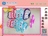 在家做手工活掙錢(qián)，她靠串珠串出精彩人生！