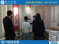 燈光下晶瑩美麗，勵(lì)志珠珠繡是在家做手工活掙錢的人