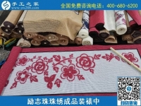 農(nóng)村60歲大媽靠做手工活掙錢，還不耽誤帶孫子