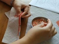 客戶問：做手工之家勵(lì)志珠繡手工活的合格率是多少？