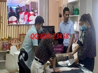 9月11日，把手工活拿回家做，選擇勵志珠珠繡外發(fā)手工活，因為這是對非遺傳統手工的傳承和創(chuàng)新，圖為手工之家接待考察合作加工客戶剪影