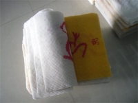 農(nóng)村婦女愛上串珠手工活，靠勤勞雙手增收